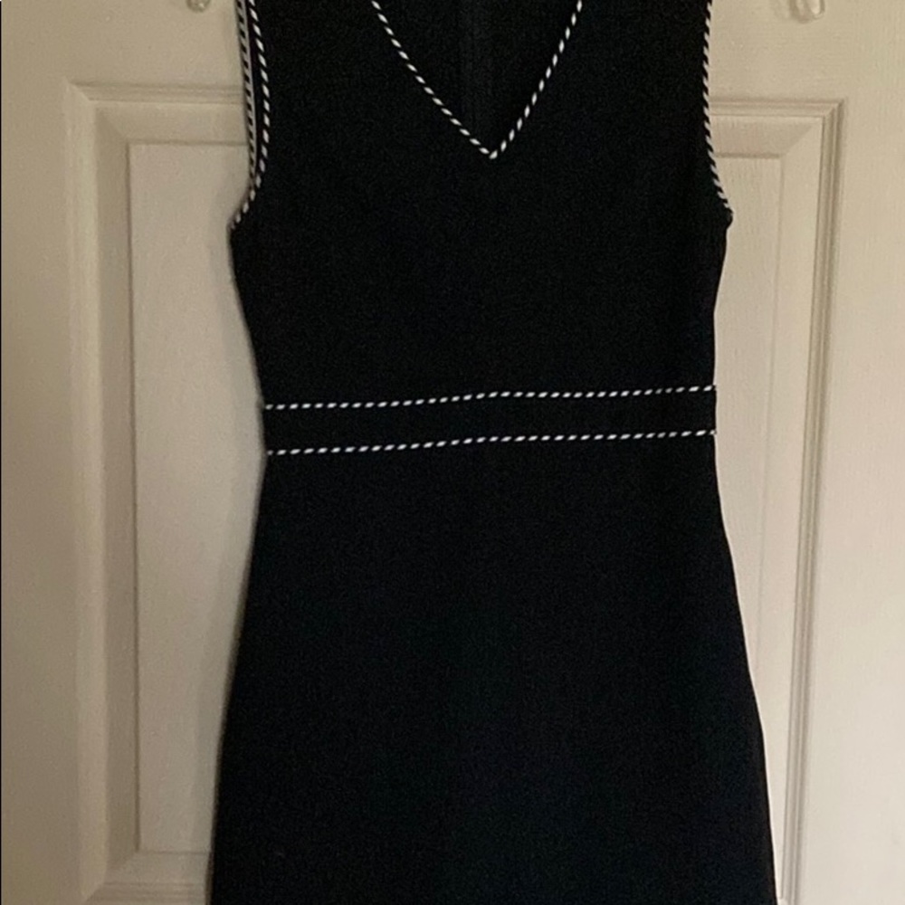 Diane von Furstenberg sleeveless v-neck A-line dress, size 0, black w/white trim